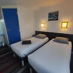 Hotell Kyriad Direct Saintes