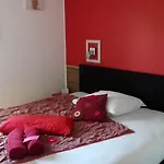 Hotell Kyriad Direct Saintes