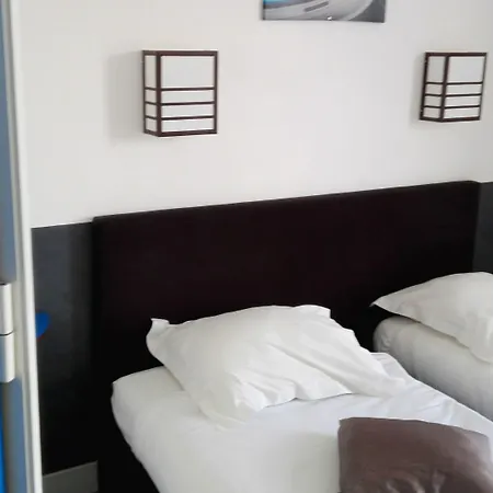 Отель Kyriad Direct