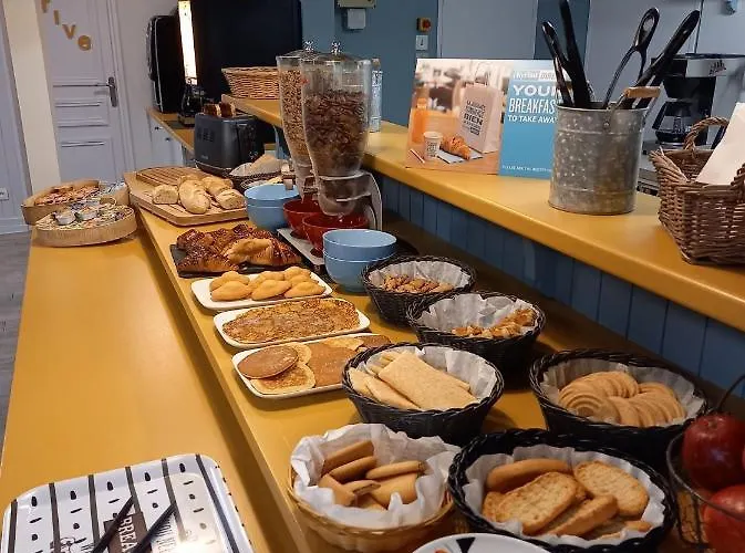 Hotel Kyriad Direct Saintes