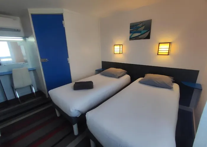 Hotel Kyriad Direct Saintes