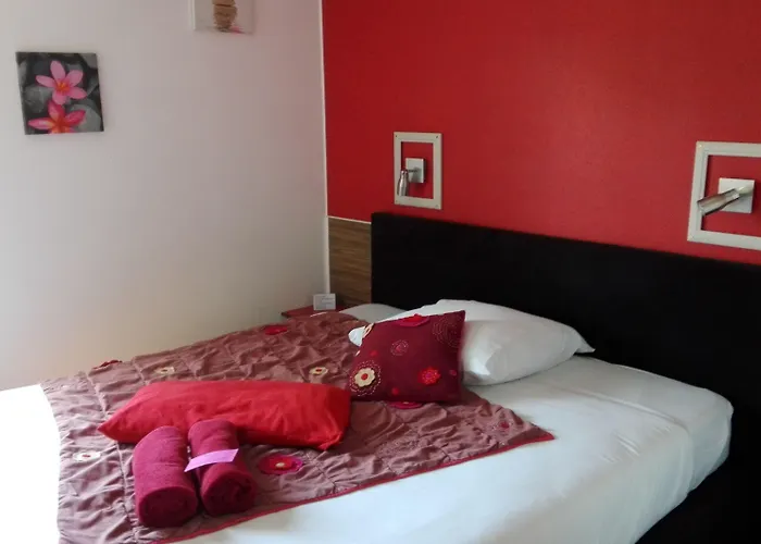 Hotel Kyriad Direct Saintes